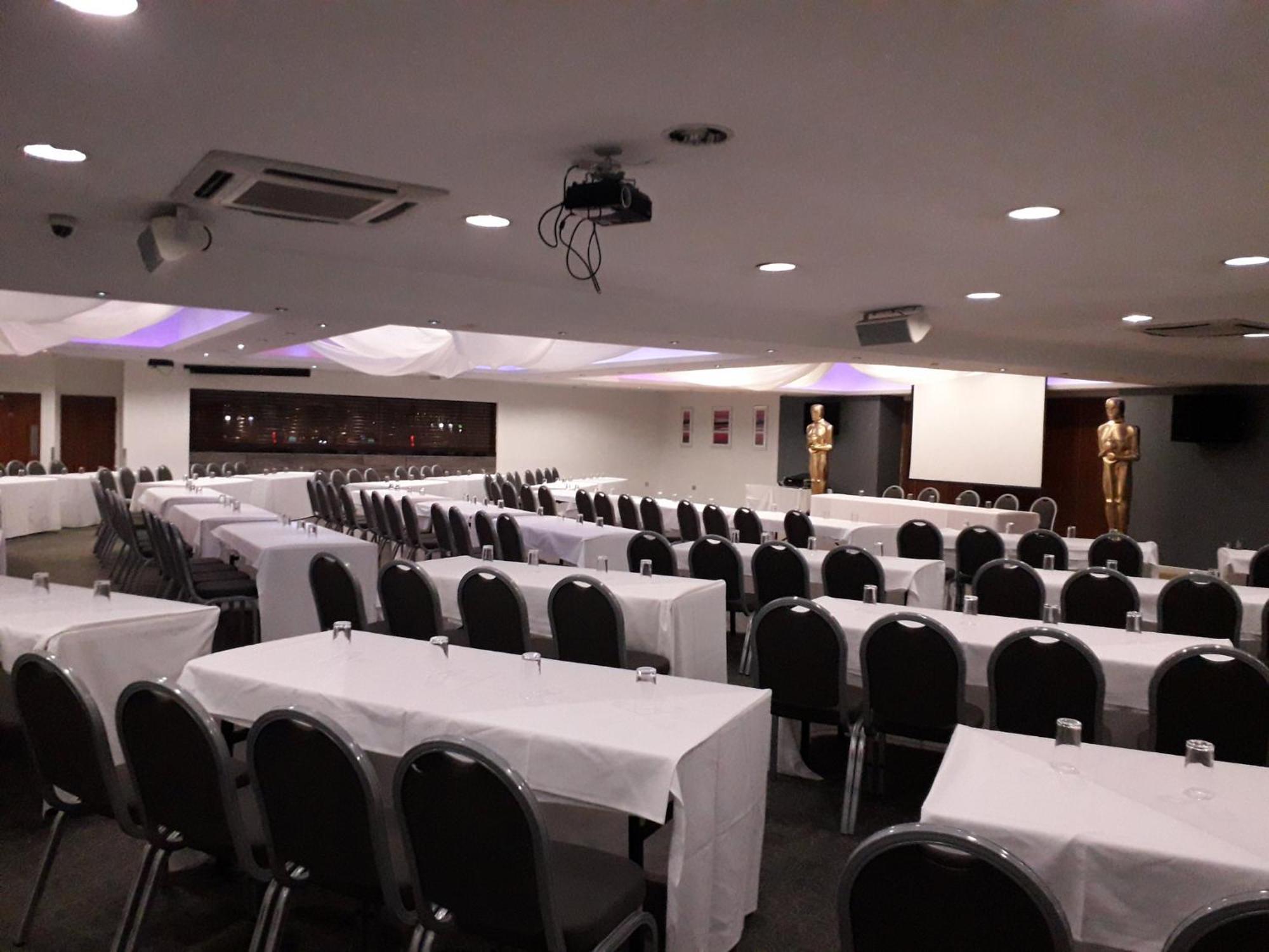 - - Oldham By Ihg Hotel