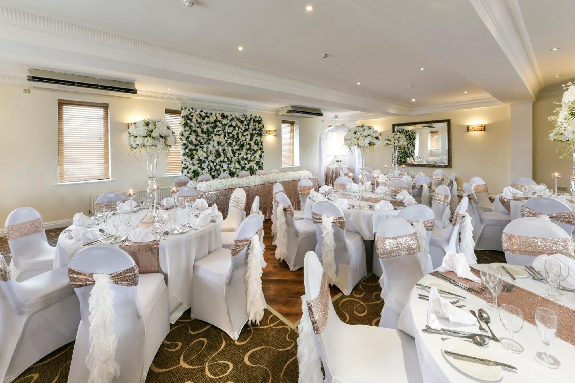 Hotel - - Oldham By Ihg